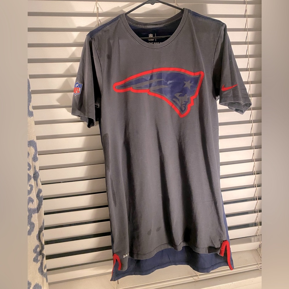 NFL Patriots On Field Apparel Gray- men’s small